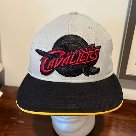 Donovan Mitchell Ness Cleveland Cavaliers Cavs Snapback Hat Cap Gunmetal Gray - Picture 1 of 4